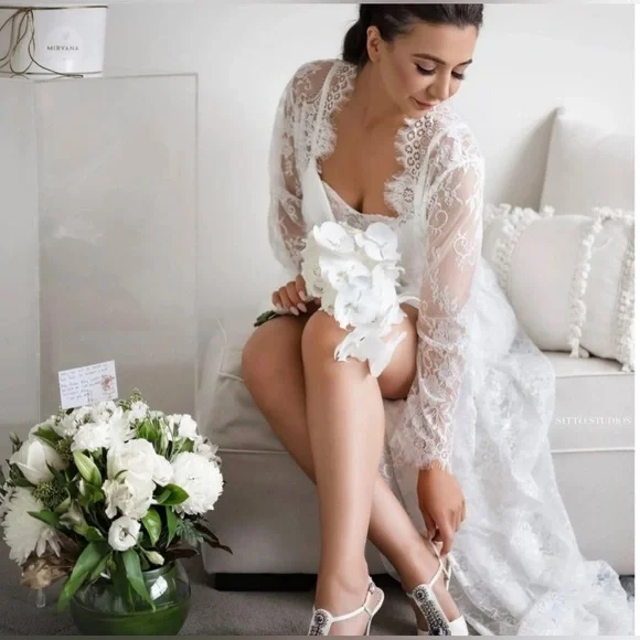 Size 12 ANASTASIA BRIDAL LACE ROBE WITH LONG TRAIN - NEVER WORN - Picture 4 of 17